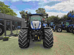 Used 2023 NEW HOLLAND T7.260 PLMi, full spec, Front linkage, Front couplers, Front PTO, Intelliview 12, Full GPS, Push button start, Central locking key fob, Drinks chiller, Sub Woofer, Electric mirrors, Heated mirrors, Half leather auto comfort seat with for sale in Oxfordshire full