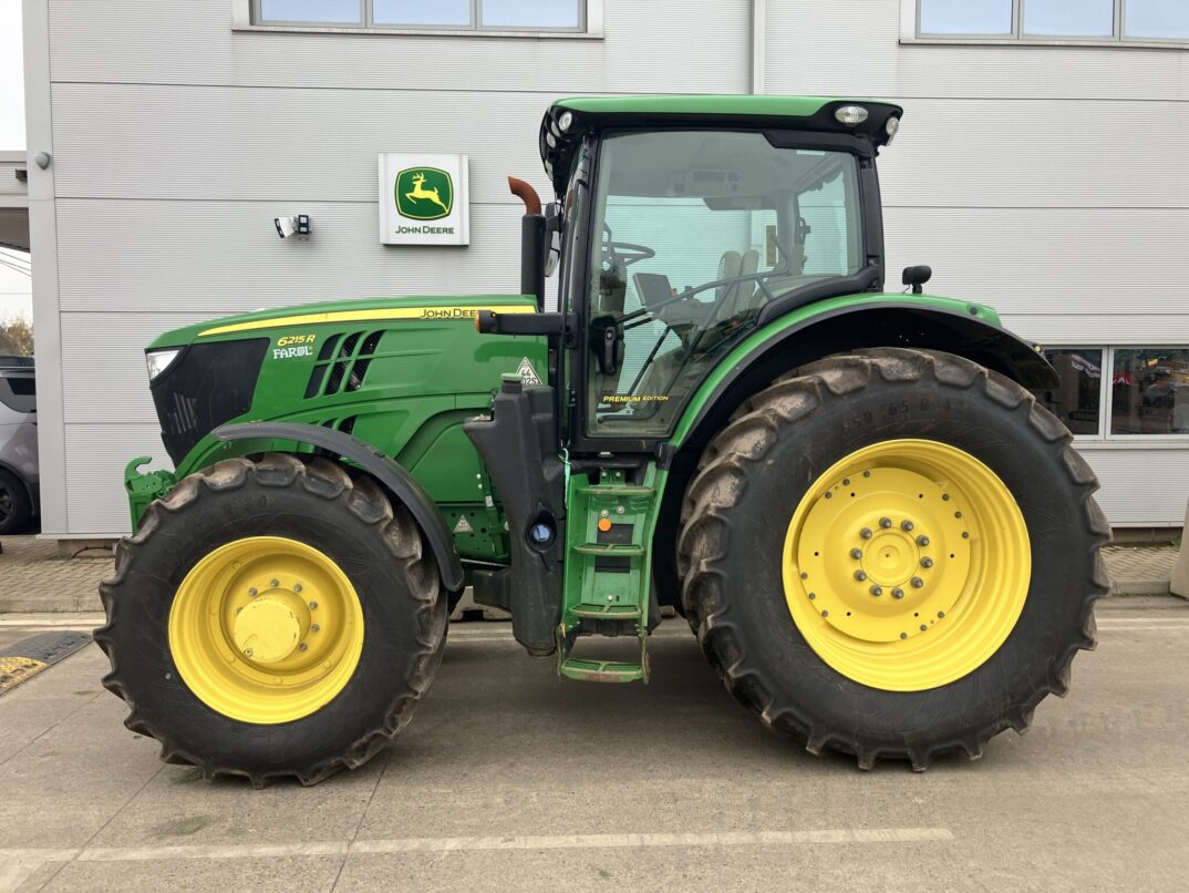 John Deere 6215R