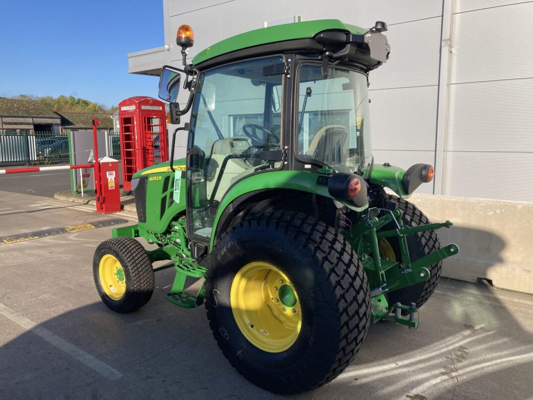 John Deere 4052R