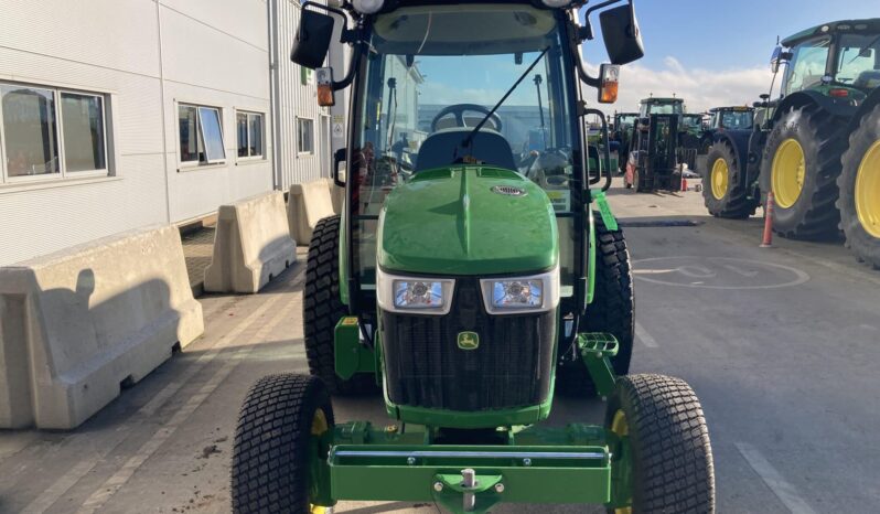 John Deere 4052R full