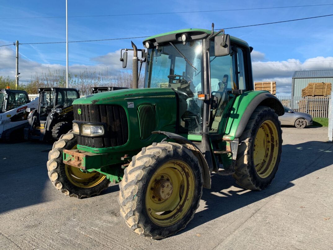 2002 John Deere 6220 in Carmarthenshire