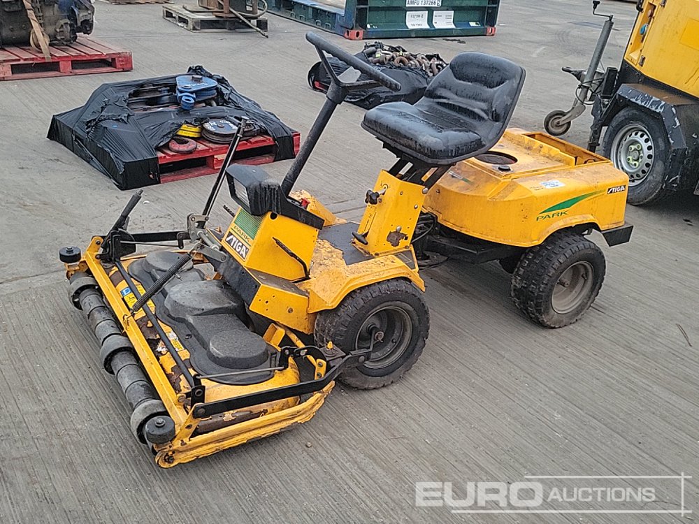 Stiga Park Petrol Ride On Lawnmower Lawnmowers For Auction: Leeds -27th, 28th, 29th, 30th November 24 @ 8:00am