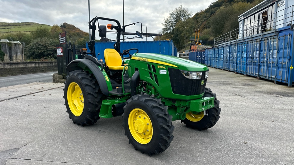 2023 JOHN DEERE 5050E  For Auction on 2025-01-28 at 09:30