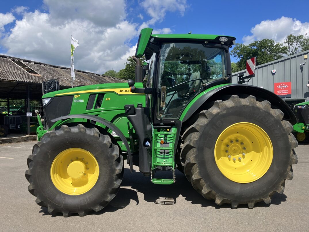 John Deere 6R 215