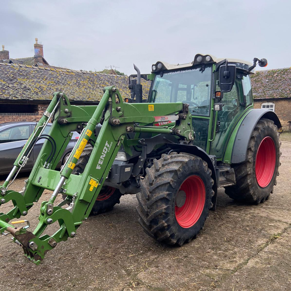 Used Fendt 211 Vario tractor