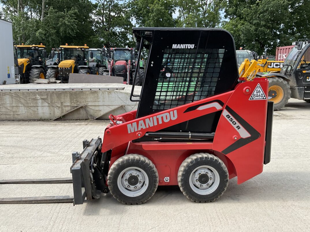 MANITOU 850R SKID STEER