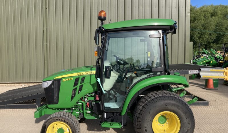 John Deere 3039R full