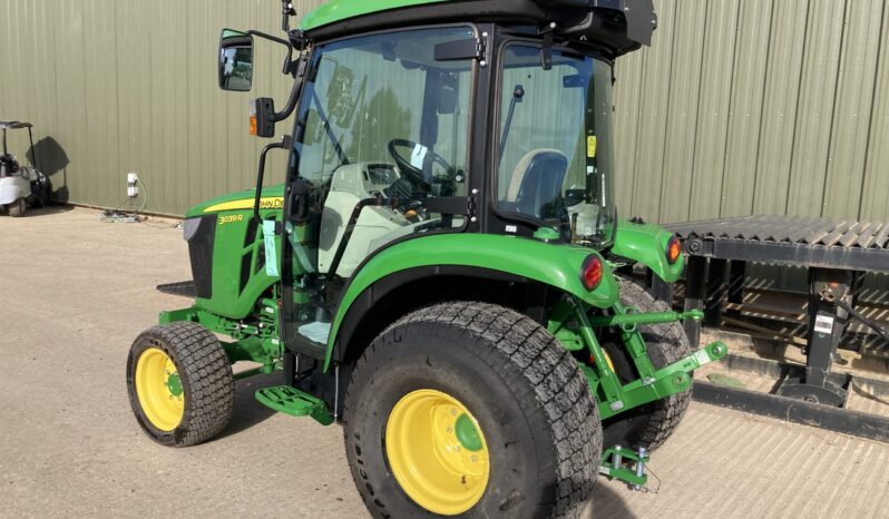 John Deere 3039R full