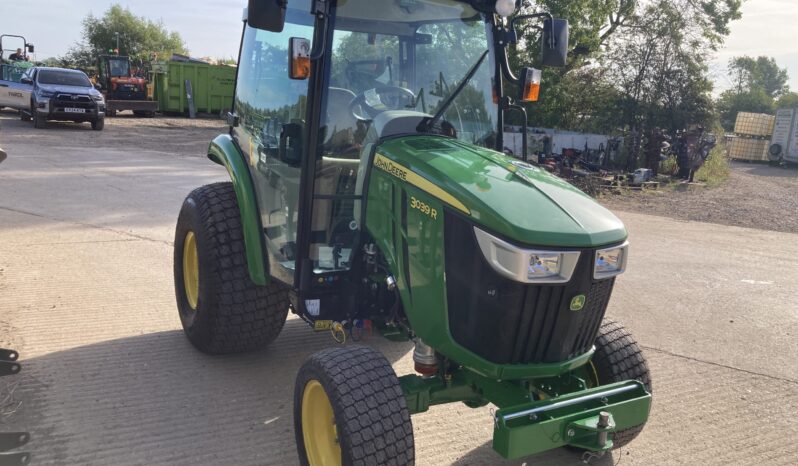 John Deere 3039R full