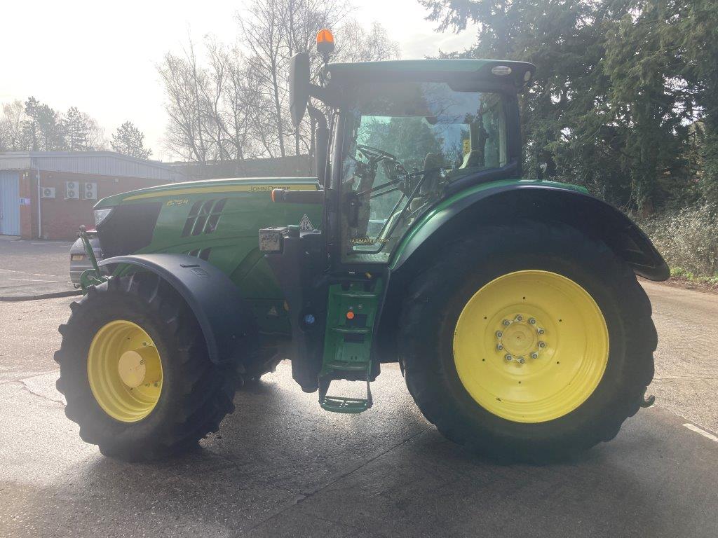 John Deere 6215R