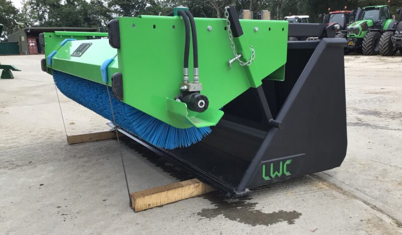 LWC SWEEPER BUCKET BRUSH full