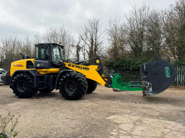 Used 2023 NEW HOLLAND W170 D Full spec machine, air con, long reach boom with euro 50 hydraulic locking headstock, weigh scale, Full led package, premium half leather seat with joy stick steering, heavy duty cooling package, 5 speed gearbox with torque lo for sale in Oxfordshire