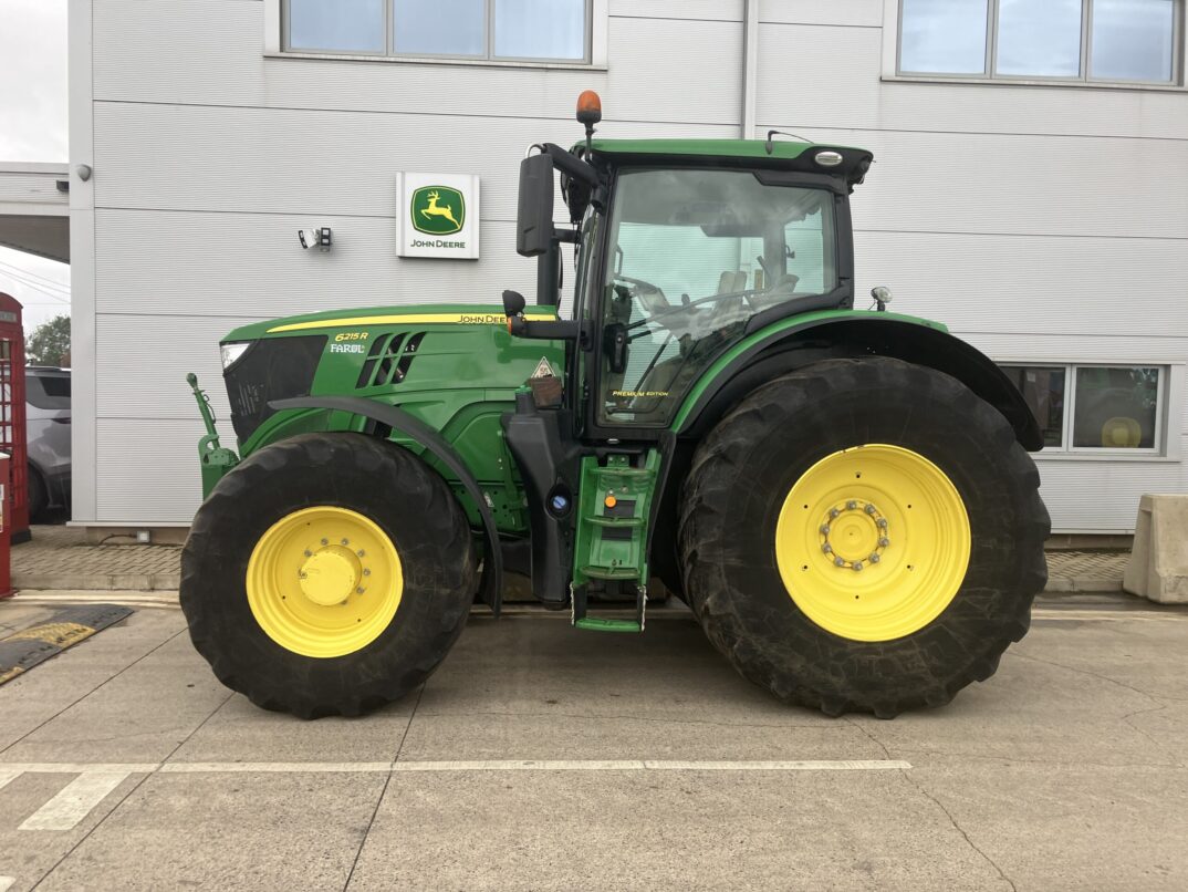 John Deere 6215R