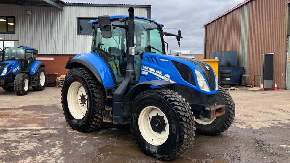 2017 NEW HOLLAND T5.110 ELECTRO COMMAND For Auction on 2025-01-28 at 09:30