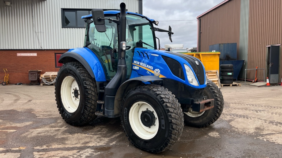 2017 NEW HOLLAND T5.110 ELECTRO COMMAND For Auction on 2025-01-28 at 09:30