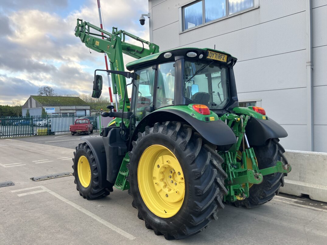 John Deere 6120M