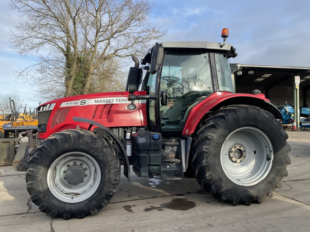 MASSEY FERGUSON 7718S DYNA-6