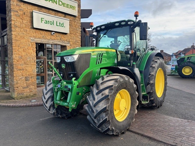 John Deere 6215R