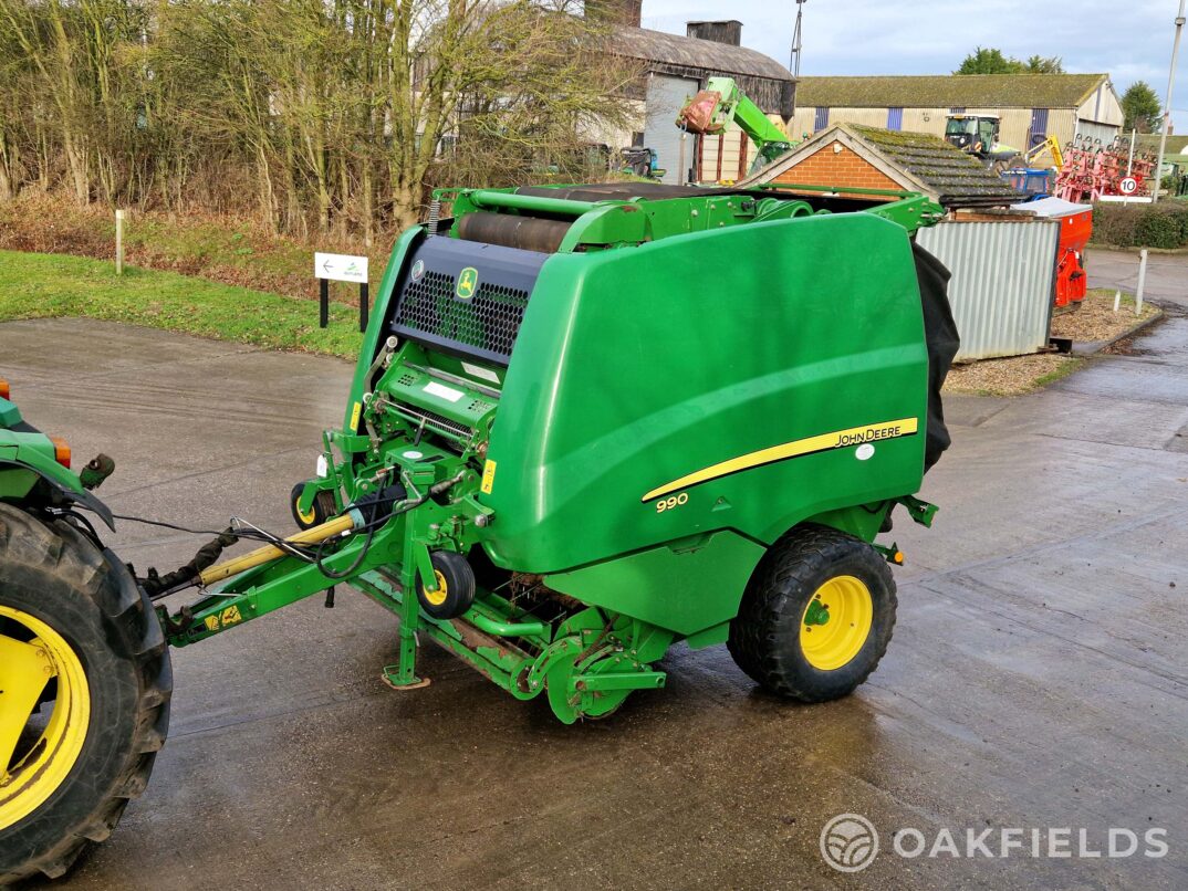 2011 John Deere 990 round baler