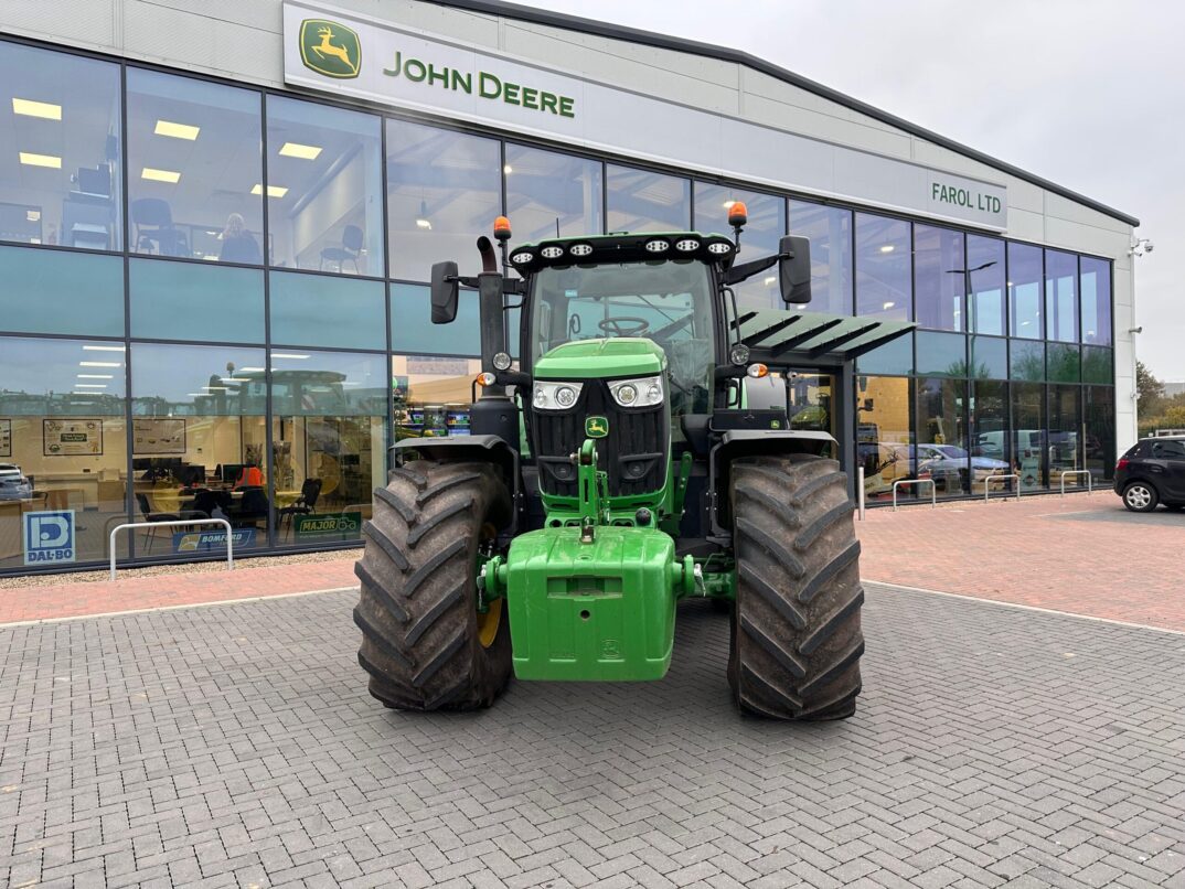 John Deere 6R 215