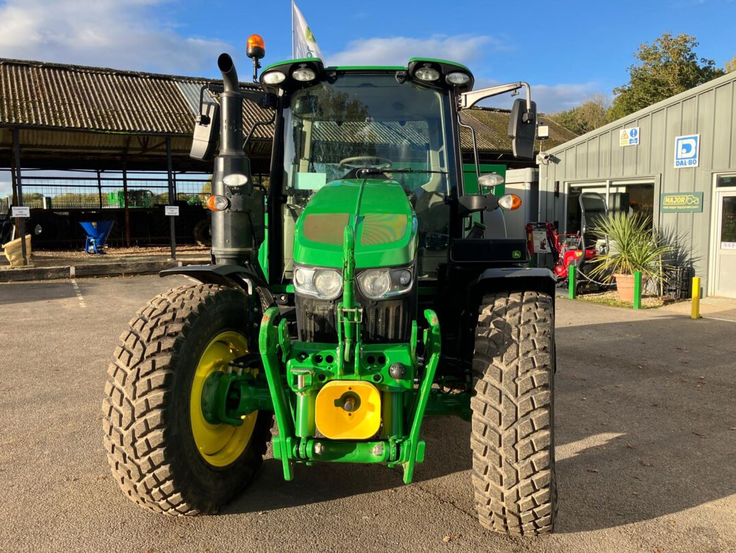 John Deere 6120M