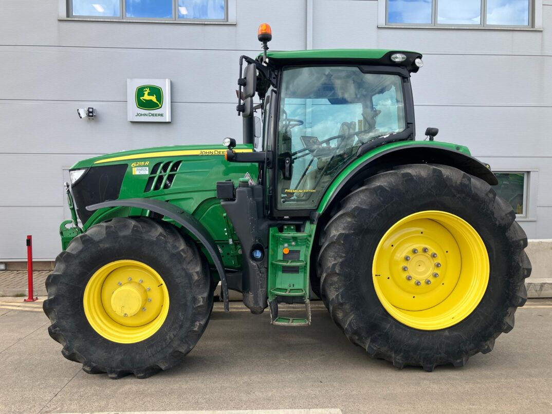 John Deere 6215R