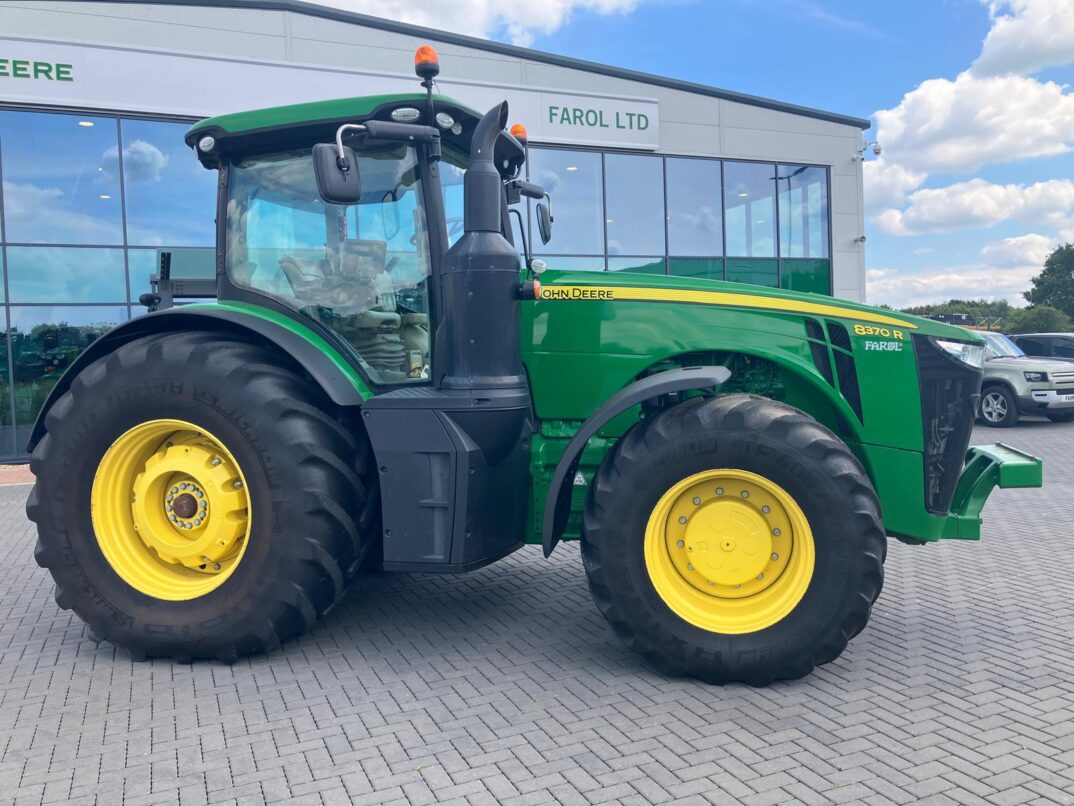 John Deere 8370R