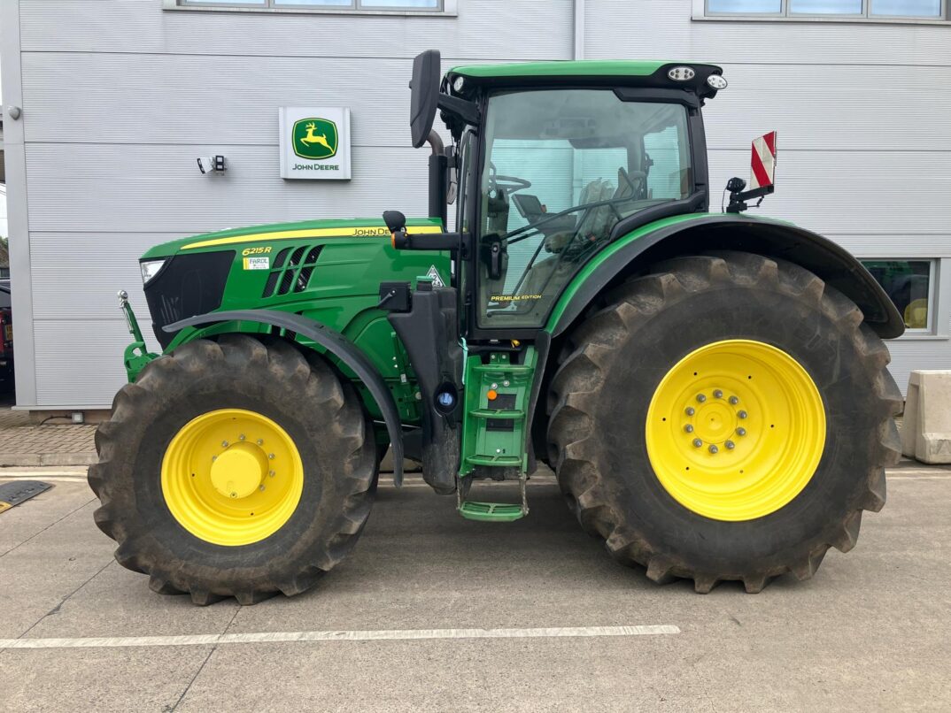 John Deere 6215R