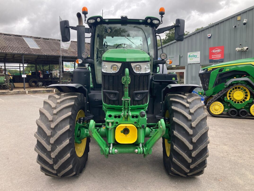 John Deere 6R 195