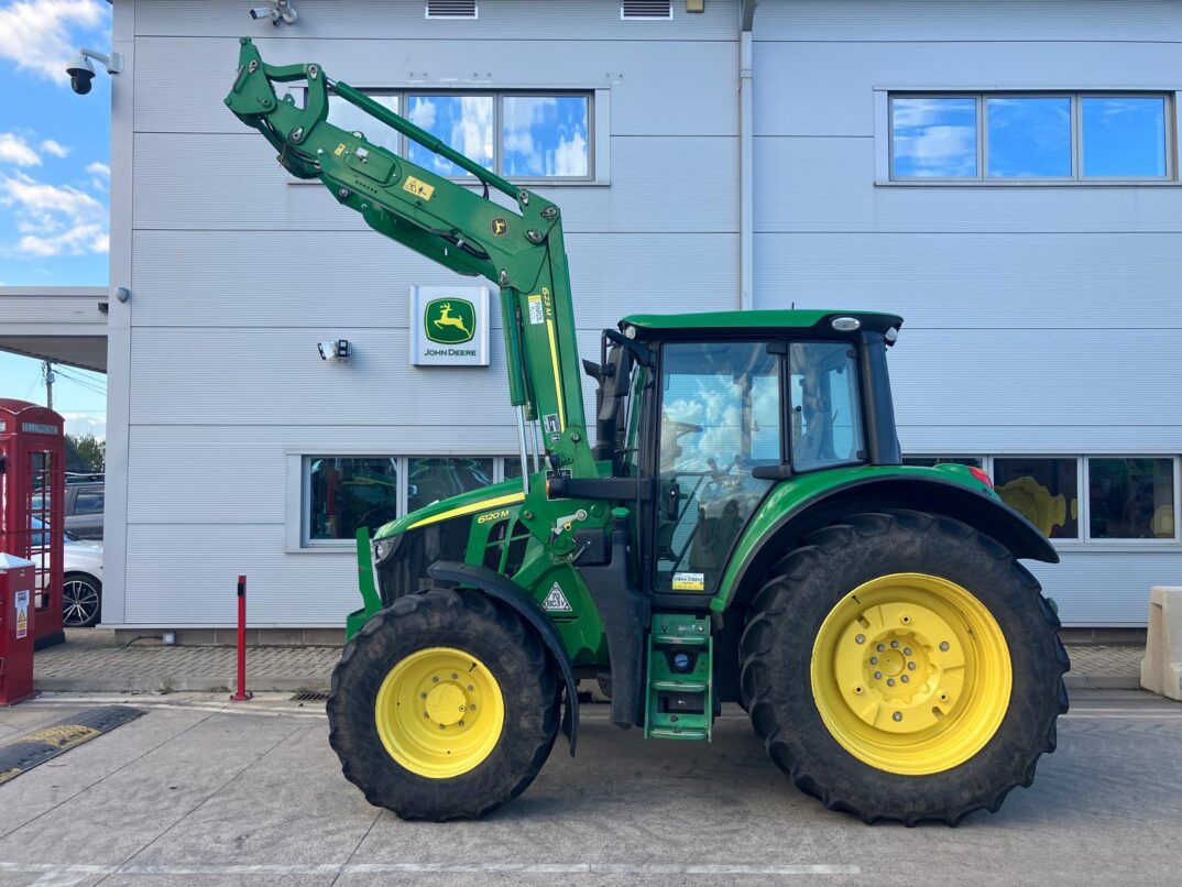 John Deere 6120M