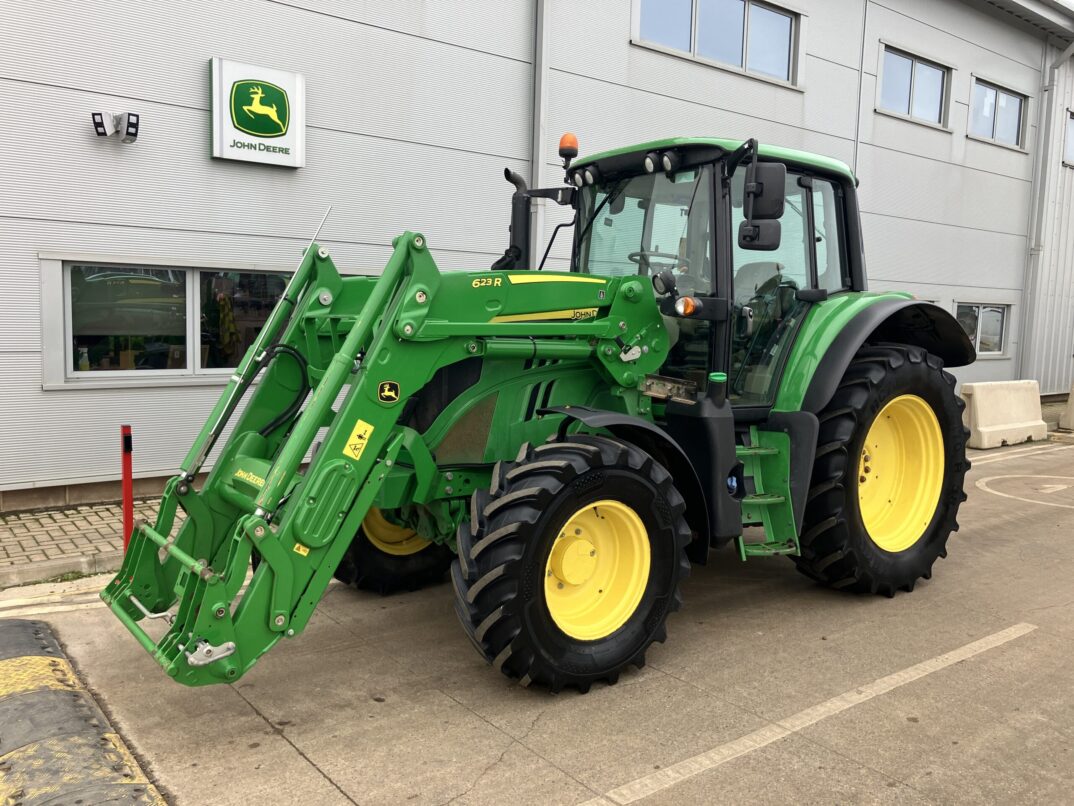 John Deere 6120M