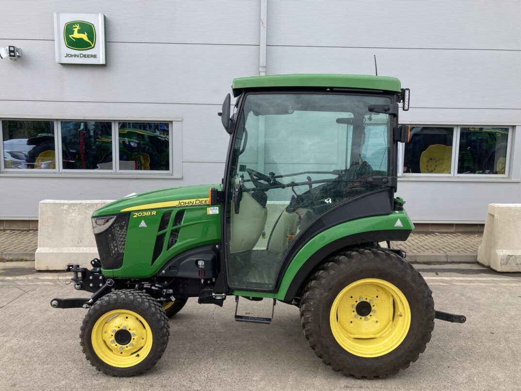 John Deere 2038R