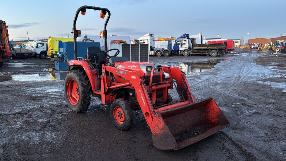 2006 KUBOTA STV40  For Auction on 2025-01-28 at 09:30