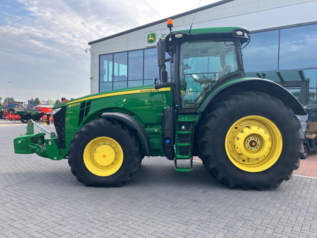 John Deere 8370R