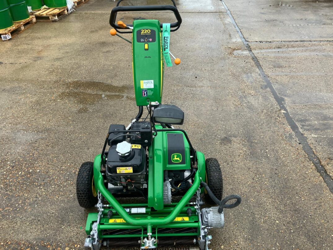 John Deere 220E Hybrid Greens Mower