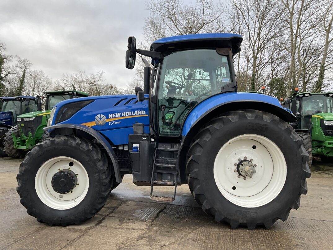 NEW HOLLAND T7.245