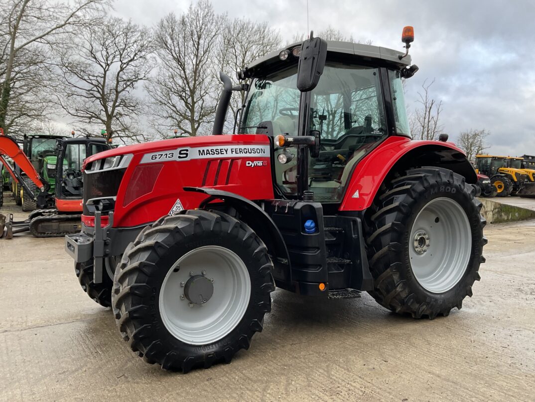 MASSEY FERGUSON 6713S DYNA-6