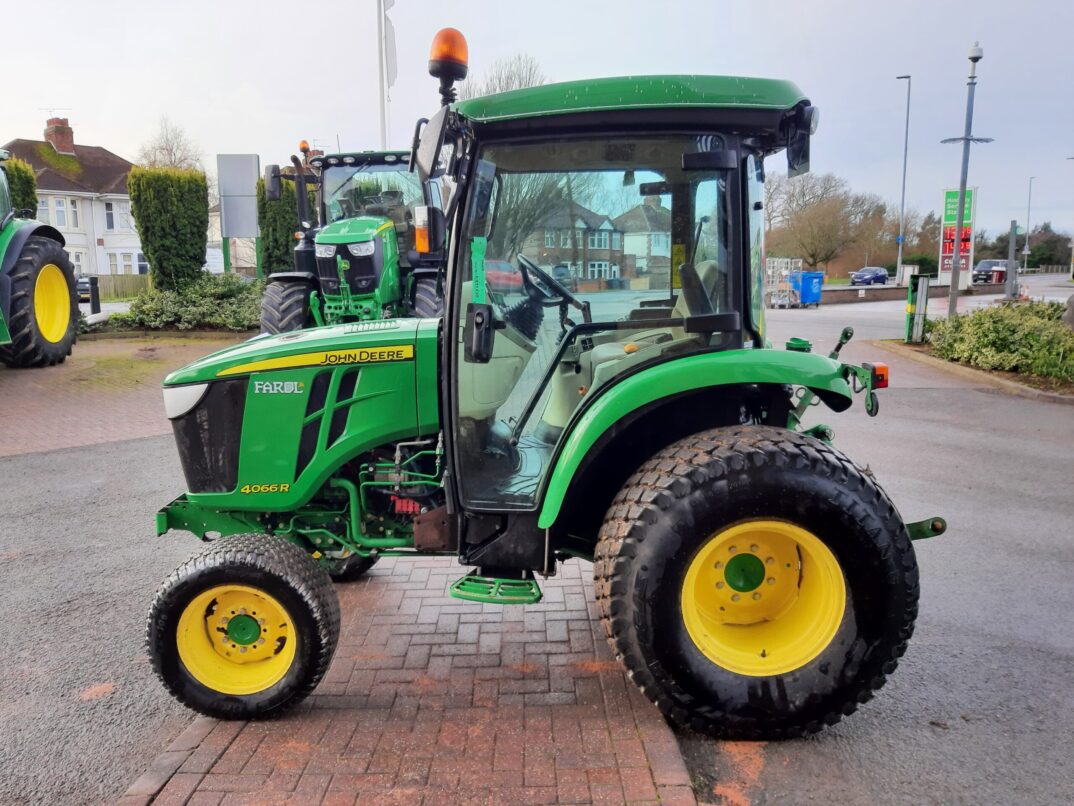 John Deere 4066R