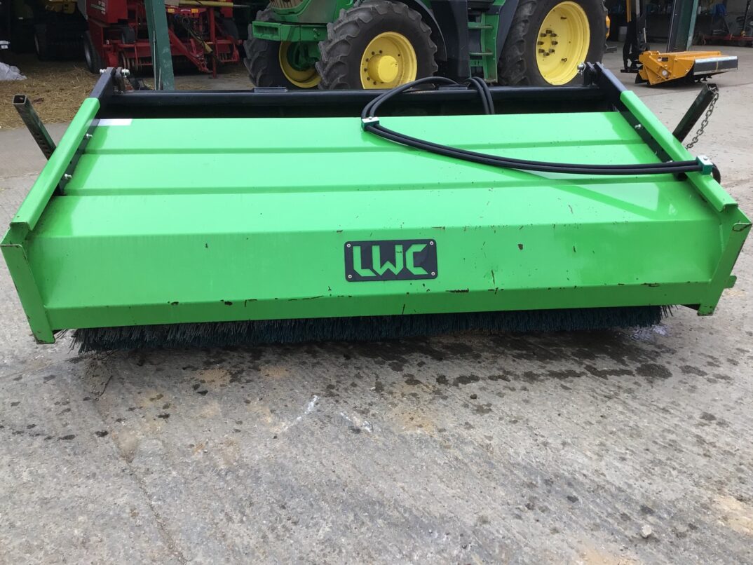 LWC SWEEPER BUCKET BRUSH