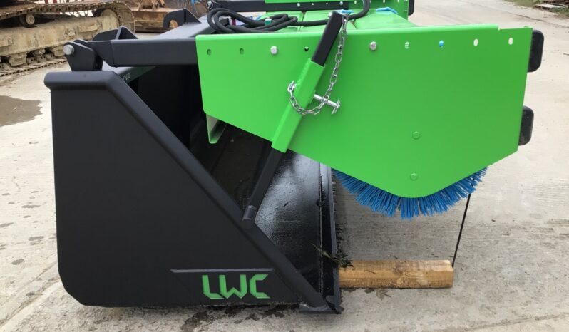 LWC SWEEPER BUCKET BRUSH full