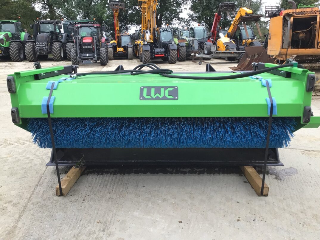 LWC SWEEPER BUCKET BRUSH