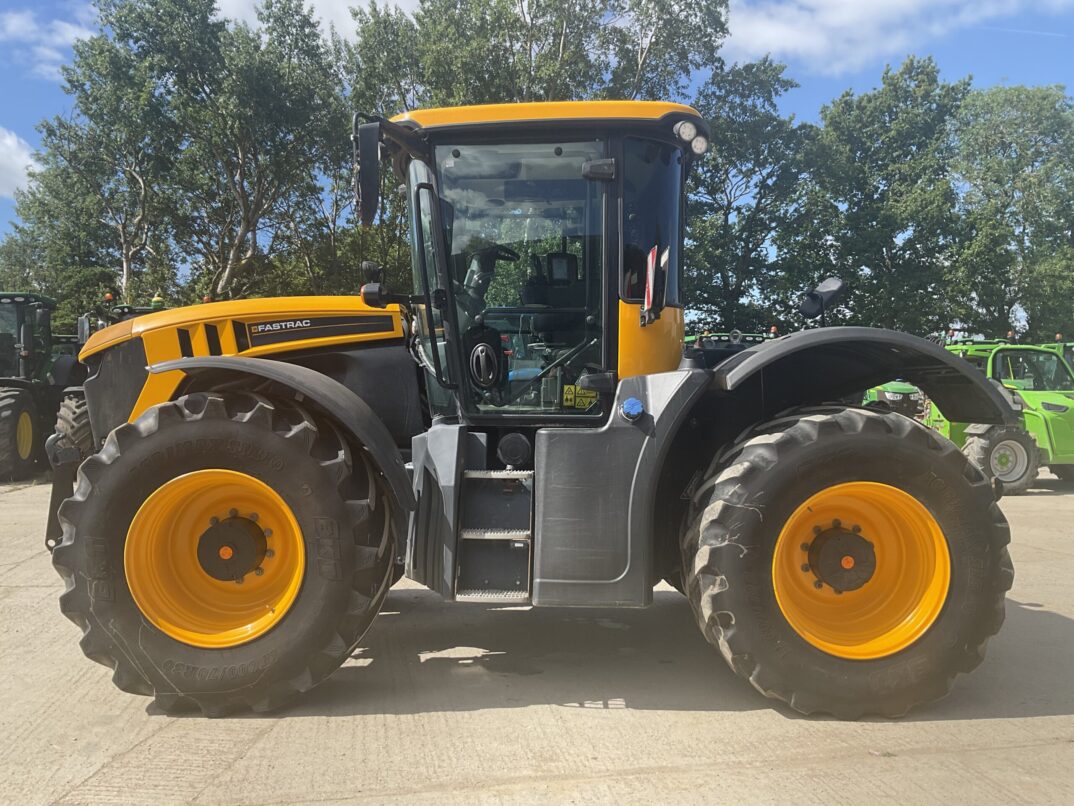 JCB FASTRAC 4220