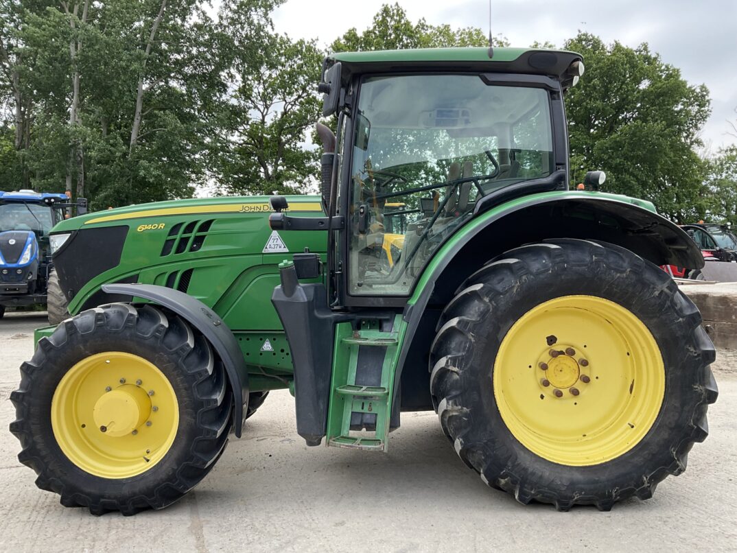 JOHN DEERE 6140R