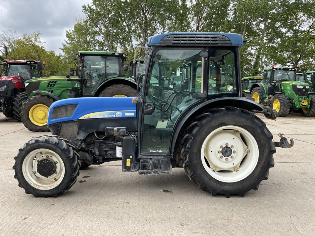 NEW HOLLAND T4050F