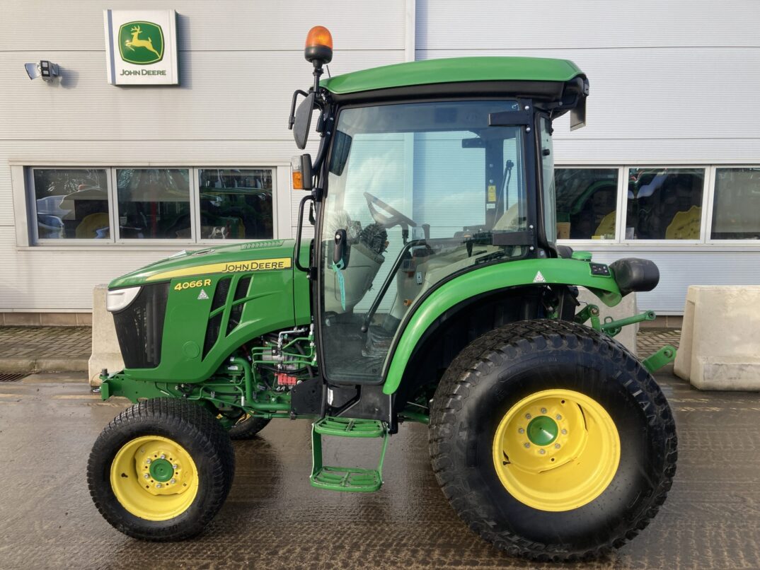 John Deere 4066R