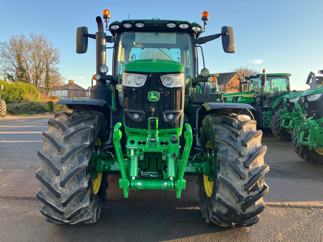 John Deere 6R 195