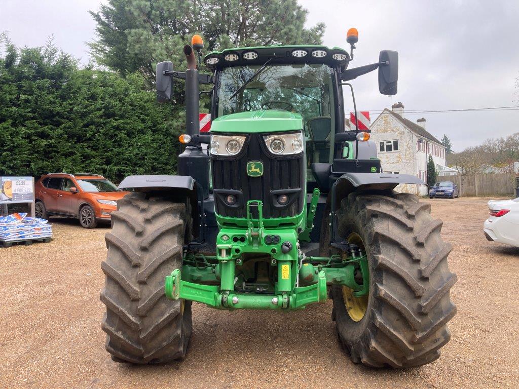 John Deere 6215R