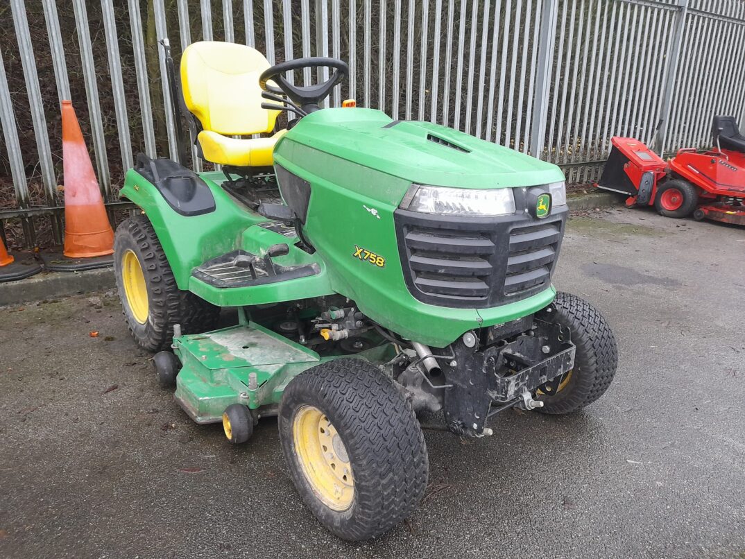 2017 John Deere X758 Miscellaneous Farm Equipment For Auction on:2025-02-05