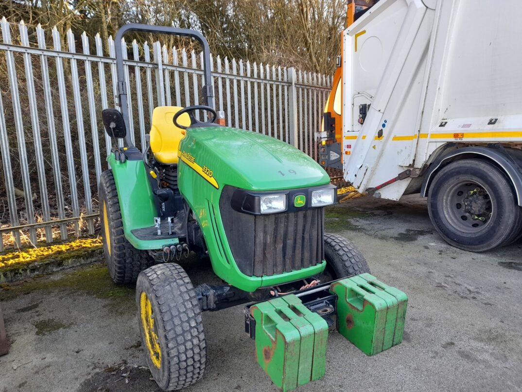 2009 John Deere 3320 Compact Tractors For Auction on:2025-02-05