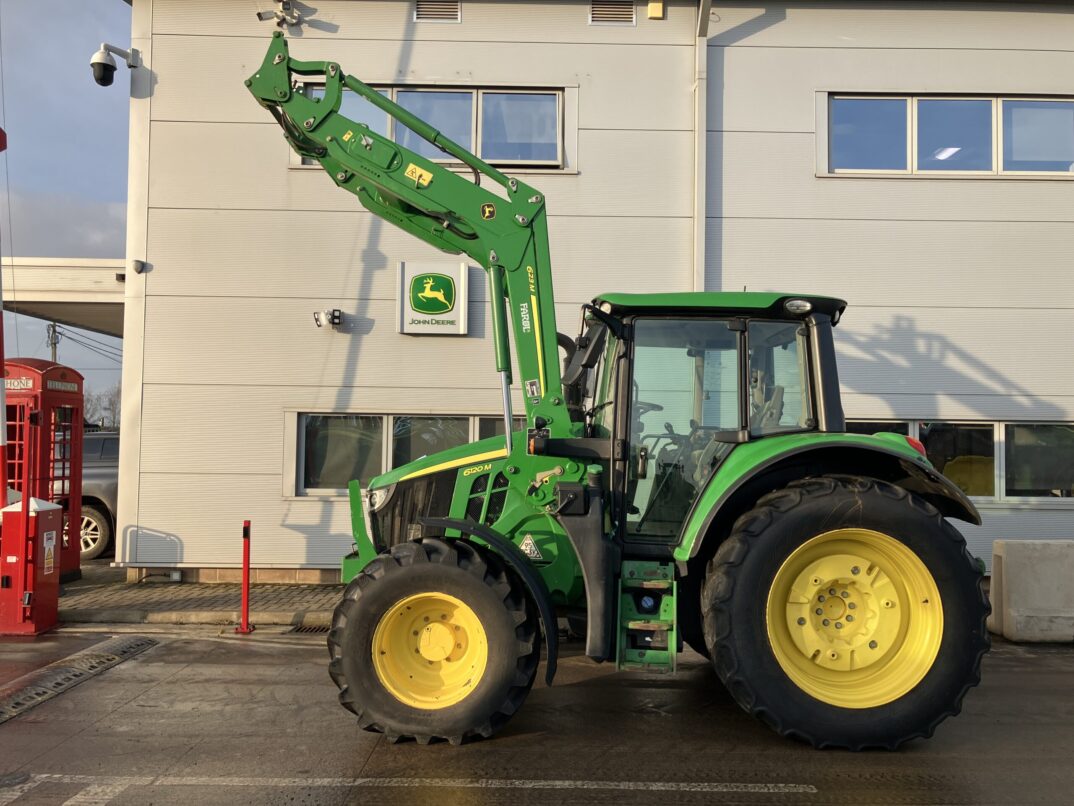 John Deere 6120M